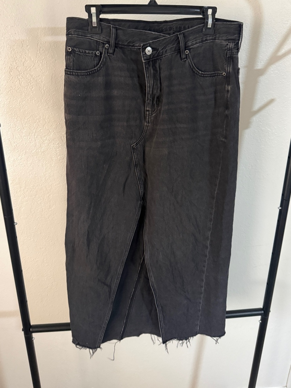 American Eagle Outfitters Black Asymmetrical Denim Skirt 🖤